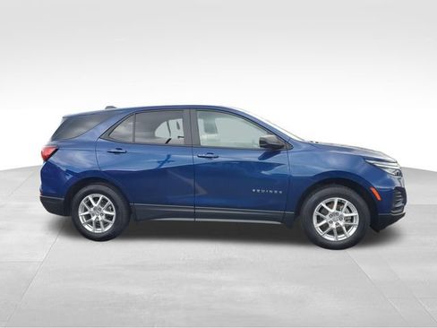 Used 2022 Chevrolet Equinox LS w/ LS Convenience Package AWD/4WD image 6