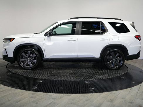 Used 2023 Honda Pilot Sport image 4