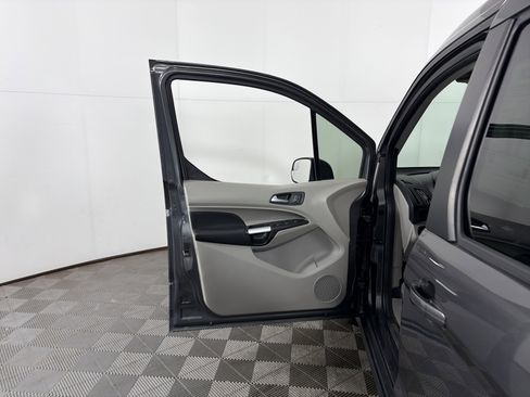 Used 2020 Ford Transit Connect XLT image 28