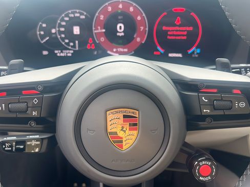 Certified 2026 Porsche 911 Carrera 4 GTS AWD/4WD image 34