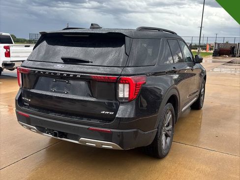Used 2025 Ford Explorer Active w/ Active Comfort Package AWD/4WD image 5