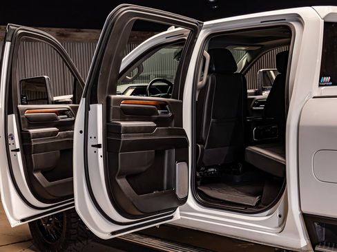 Used 2024 GMC Sierra 3500 Denali w/ Denali Reserve Package image 29