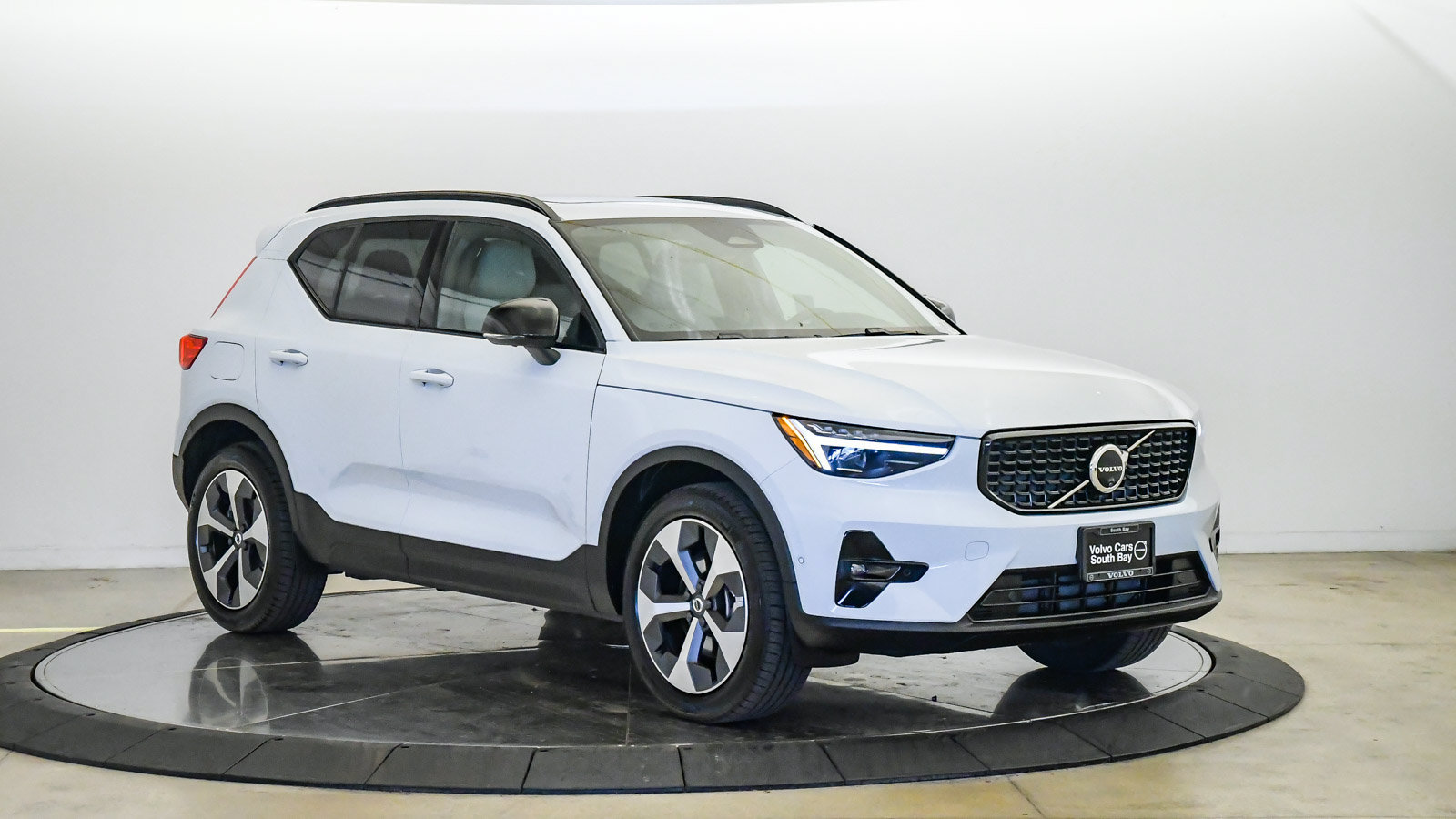 Certified 2026 Volvo XC40 B5 Plus w/ Protection Package Premier AWD/4WD image 6