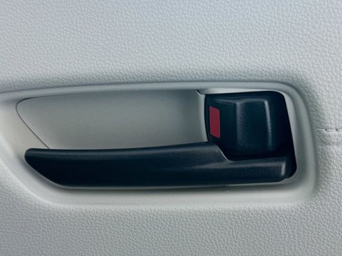 Used 2024 Toyota Corolla Cross L image 28