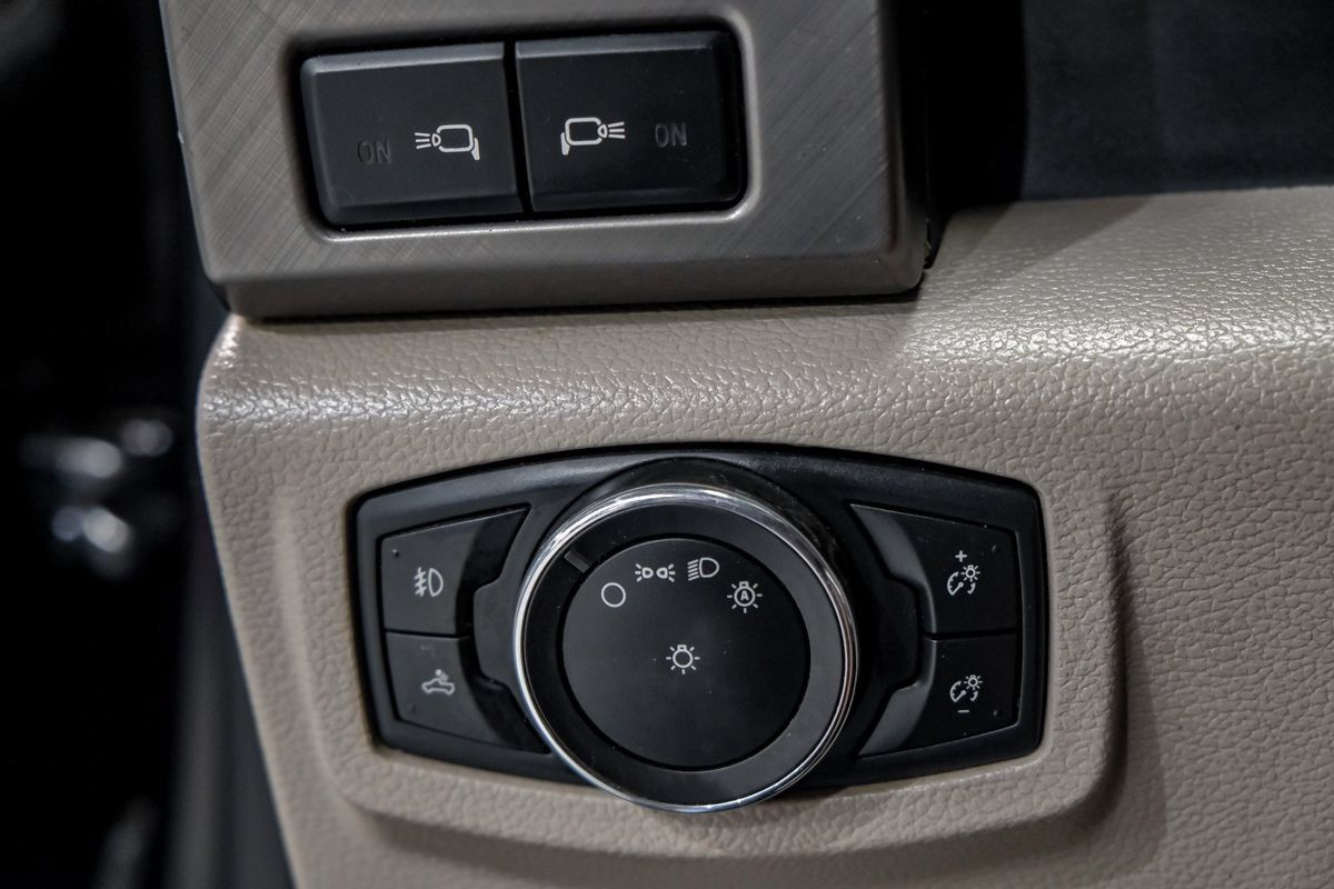 Used 2019 Ford F350 Limited w/ FX4 Off-Road Package AWD/4WD image 30