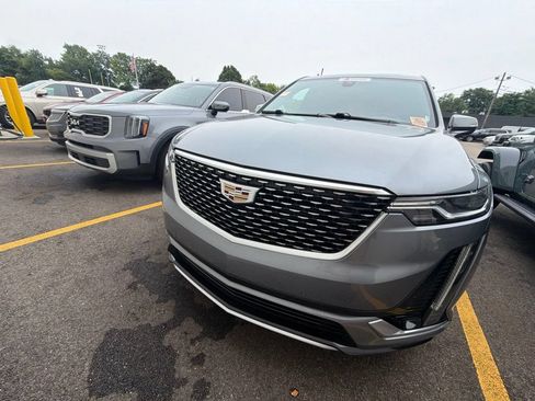 Used 2020 Cadillac XT6 Premium Luxury AWD/4WD image 2