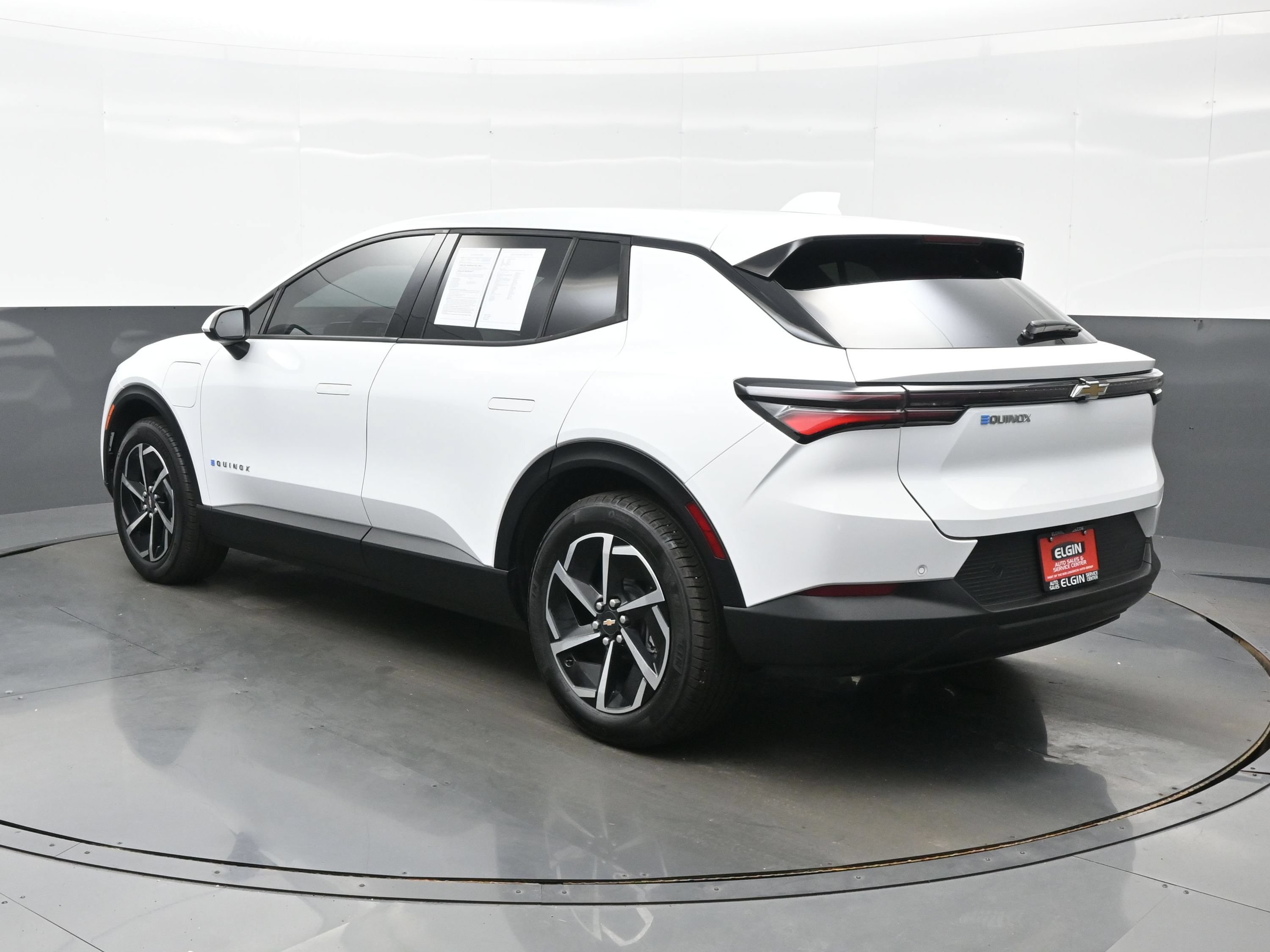 Used 2025 Chevrolet Equinox EV LT FWD image 4