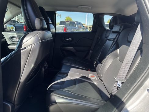 Used 2019 Jeep Cherokee Limited AWD/4WD image 32