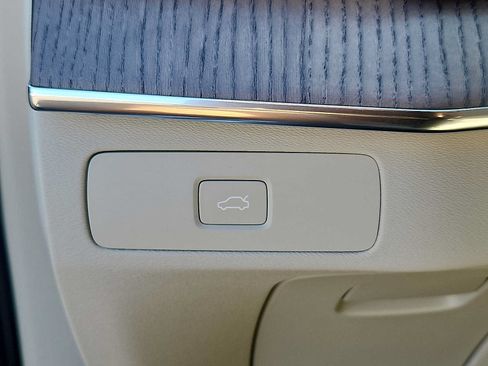 Certified 2024 Volvo XC90 B6 Ultimate w/ Protection Package AWD/4WD image 22