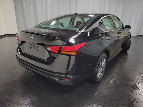 Used 2025 Nissan Altima 2.5 SV FWD image 8