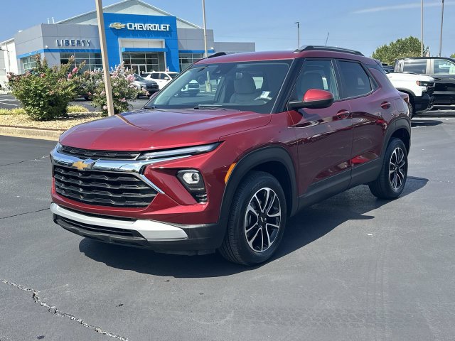 Used 2025 Chevrolet TrailBlazer LT w/ Driver Confidence Package FWD image 4