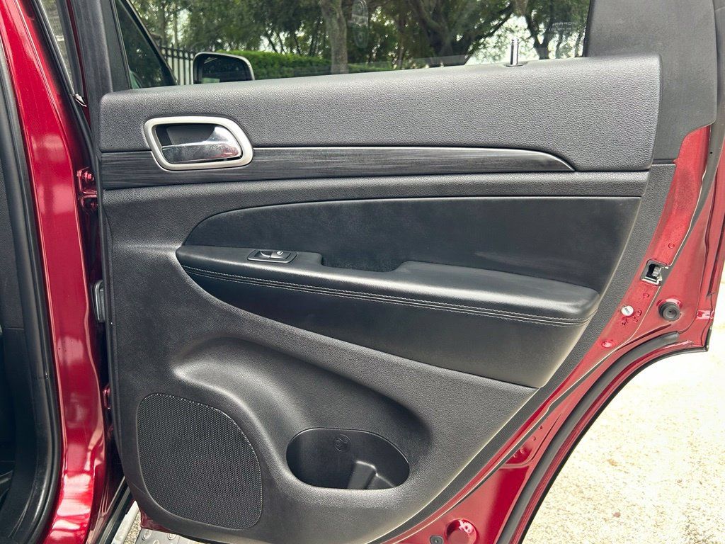 Used 2021 Jeep Grand Cherokee Laredo RWD image 32
