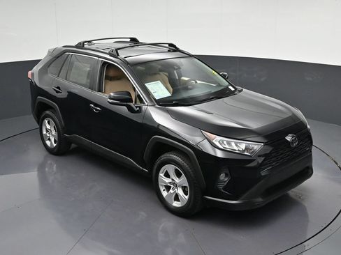 Used 2020 Toyota RAV4 XLE w/ Convenience Package FWD image 24