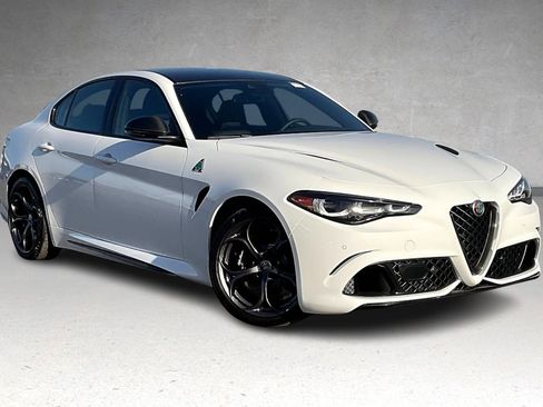 New 2024 Alfa Romeo Giulia Quadrifoglio image 2