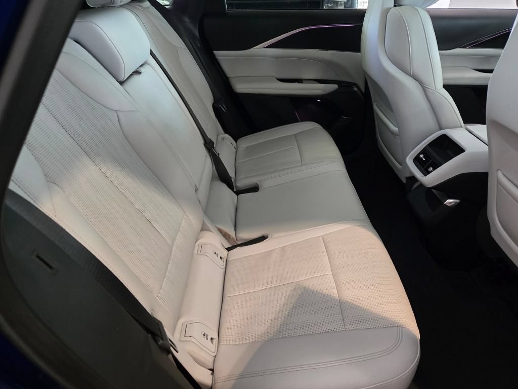 Used 2024 Cadillac Lyriq Sport AWD/4WD image 10