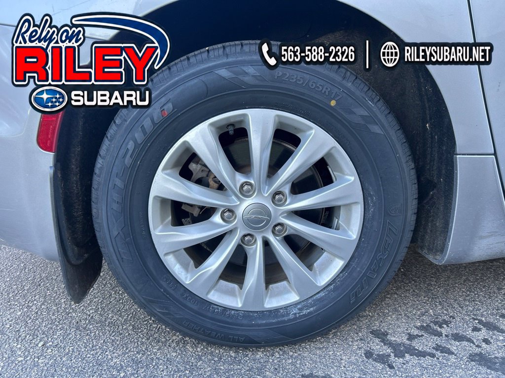 Used 2018 Chrysler Pacifica Touring Plus FWD image 12