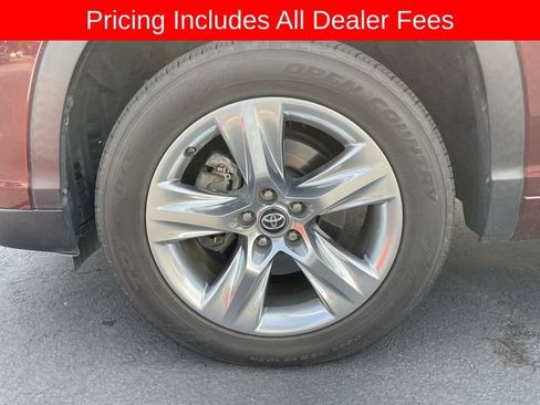 Used 2016 Toyota Highlander Limited FWD image 3