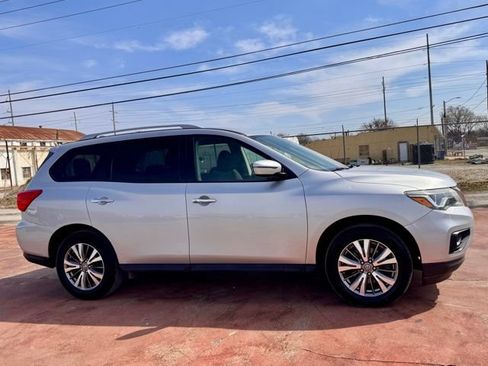 Used 2020 Nissan Pathfinder SV FWD image 4