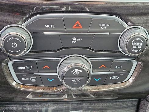 Used 2017 Chrysler 300 Touring w/ Value Package image 26