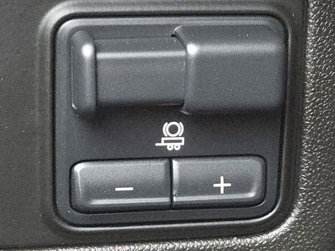 Used 2021 Chevrolet Tahoe Premier w/ Premium Package image 16