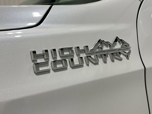 New 2026 Chevrolet Suburban High Country image 34