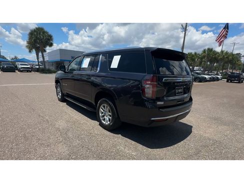 Used 2024 Chevrolet Suburban LT RWD image 4