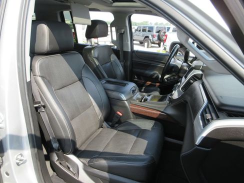 Used 2019 GMC Yukon XL SLT w/ Open Road Package AWD/4WD image 25