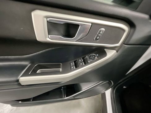 Used 2020 Ford Explorer XLT image 21