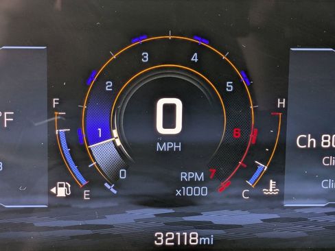 Used 2025 Chevrolet Traverse LT image 17