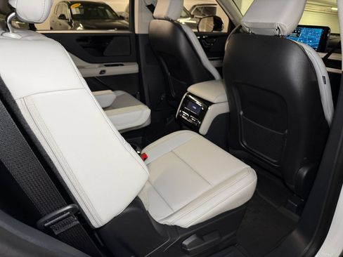 New 2026 Lincoln Aviator AWD image 15
