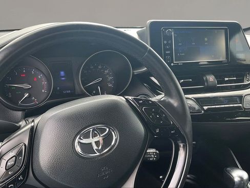 Used 2018 Toyota C-HR XLE FWD image 16