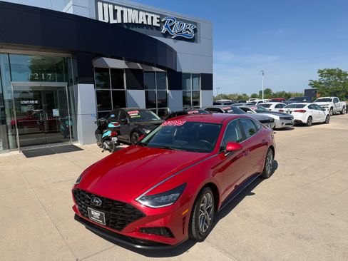 Used 2020 Hyundai Sonata SEL w/ Premium Package FWD image 2
