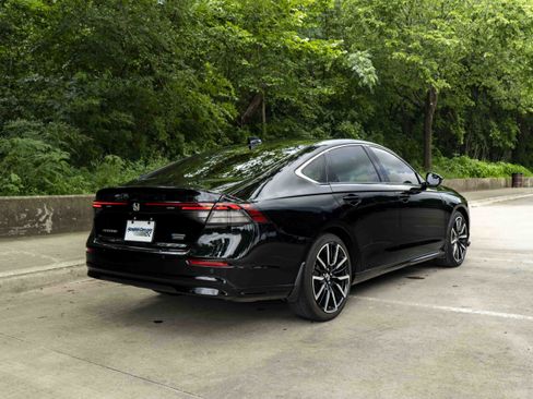Used 2024 Honda Accord Touring image 9