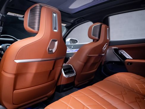 Used 2023 BMW i7 xDrive60 image 68