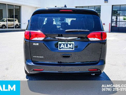 Used 2023 Chrysler Voyager LX FWD image 10