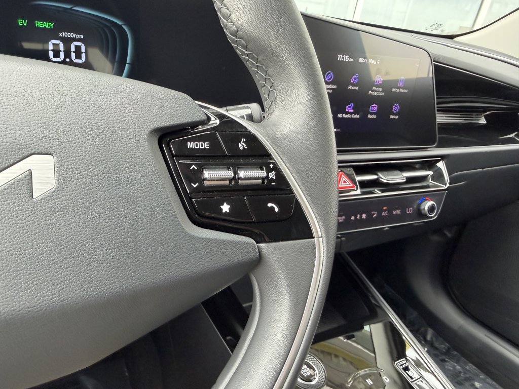 Used 2024 Kia Niro EX FWD image 28