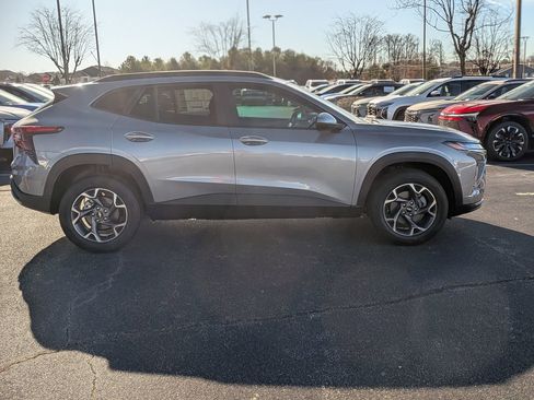 New 2026 Chevrolet Trax LT w/ Driver Confidence Package image 9