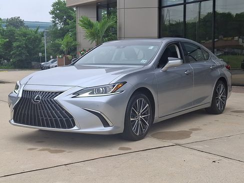 Certified 2023 Lexus ES 300h w/ Premium Package FWD image 3