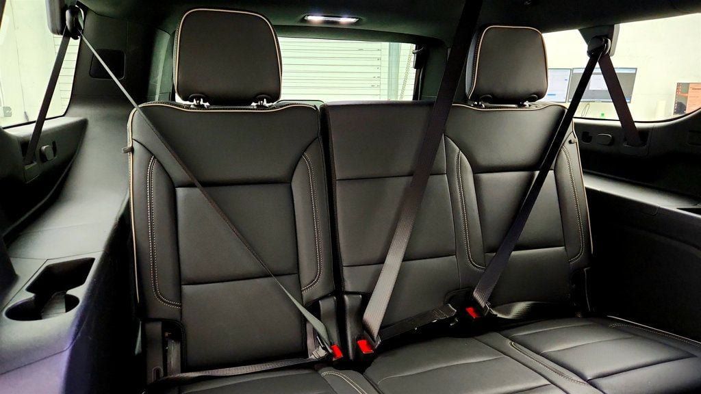 Used 2026 Chevrolet Suburban Premier AWD/4WD image 21