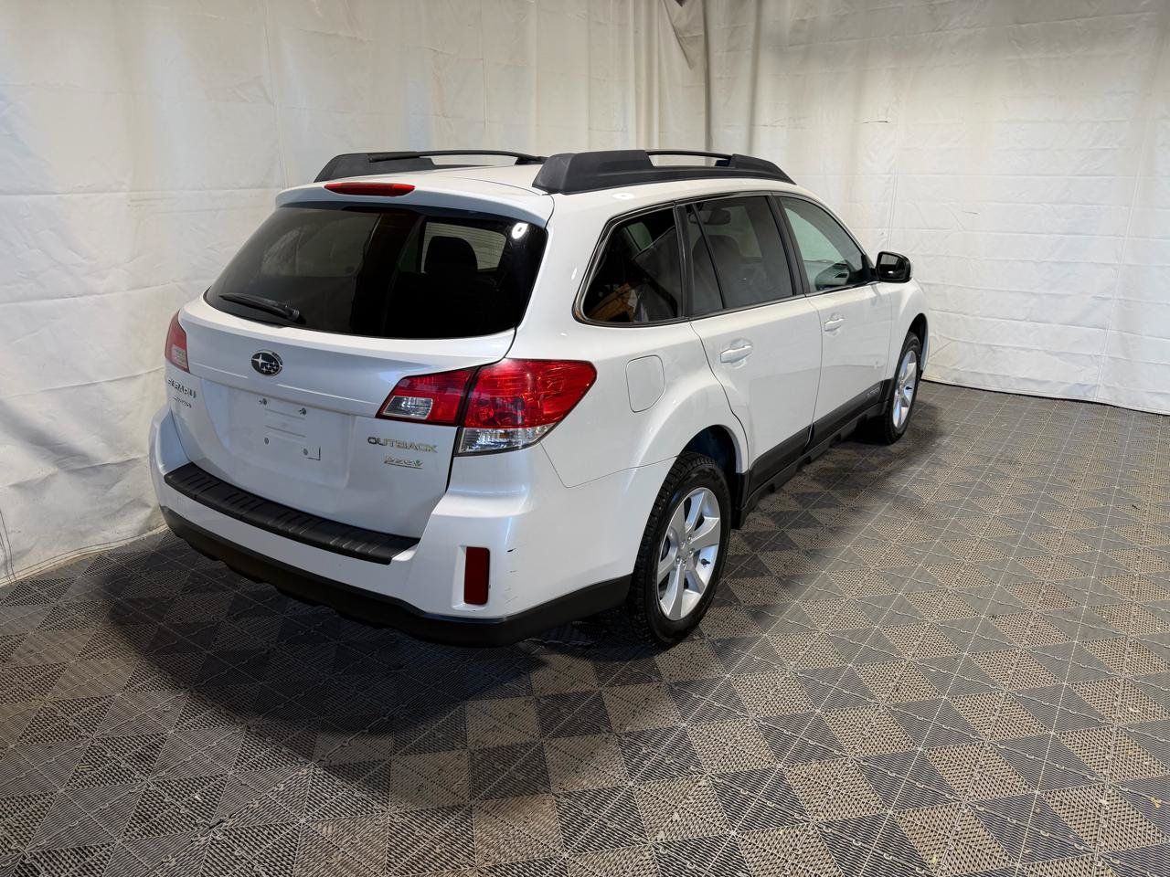 Used 2013 Subaru Outback 2.5i Premium w/ All-Weather Pkg AWD/4WD image 6
