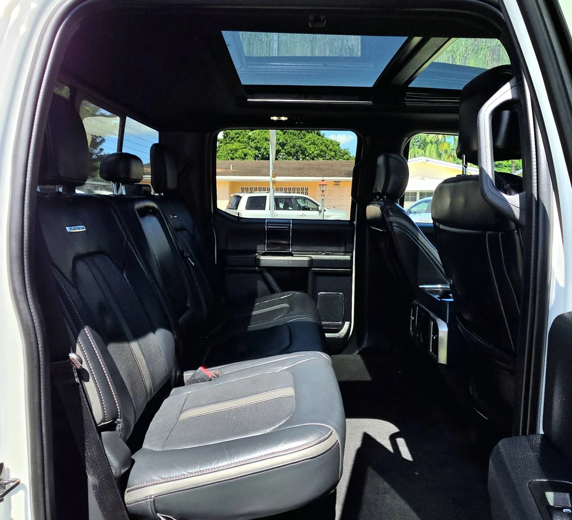Used 2022 Ford F350 Platinum AWD/4WD image 5