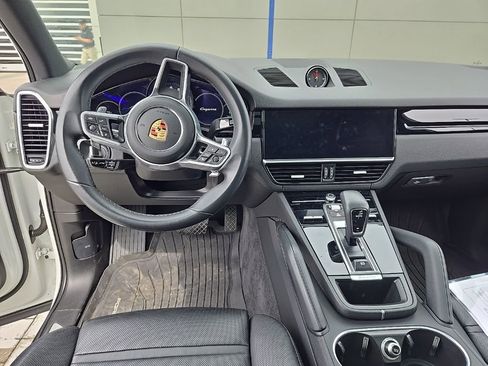 Used 2023 Porsche Cayenne Platinum Edition AWD/4WD image 14