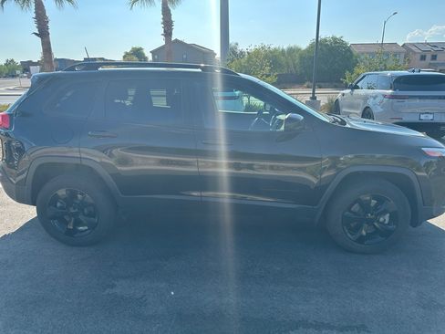 Used 2017 Jeep Cherokee High Altitude w/ Luxury Group AWD/4WD image 16