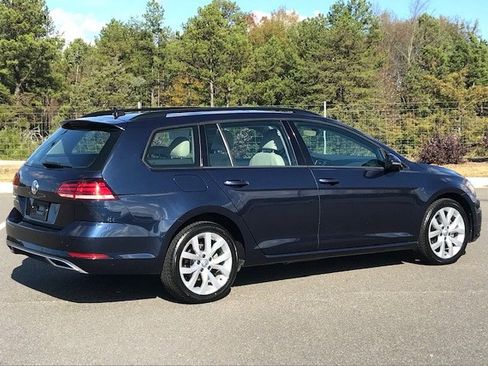 Used 2019 Volkswagen Golf SE image 3