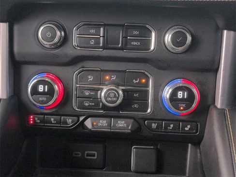 Certified 2023 GMC Yukon SLT w/ SLT Premium Package image 16