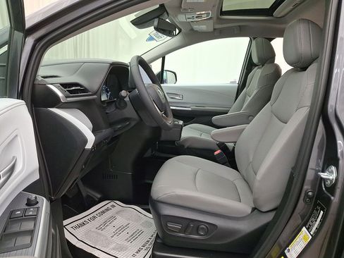 Used 2025 Toyota Sienna XLE w/ XLE Plus Package FWD image 20