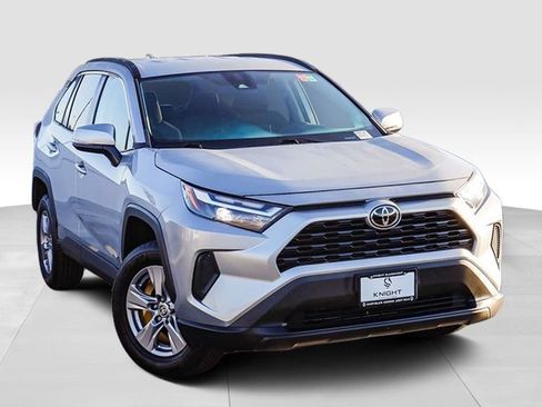 Used 2023 Toyota RAV4 XLE AWD/4WD image 2