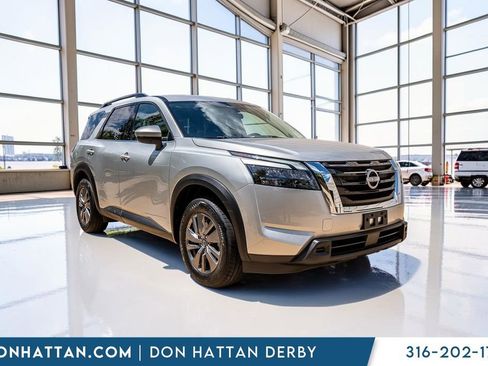 Used 2025 Nissan Pathfinder SV FWD image 34