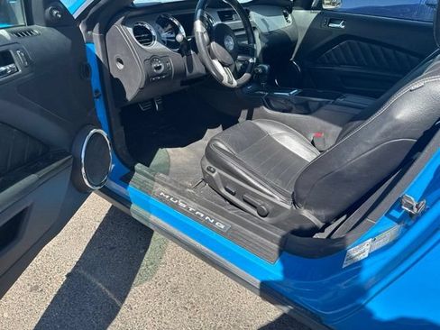 Used 2010 Ford Mustang GT RWD image 11