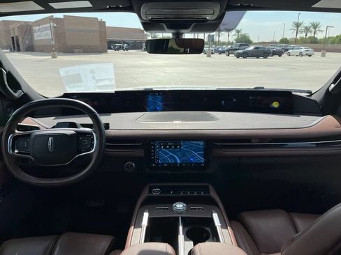 Used 2025 Lincoln Navigator Reserve AWD/4WD image 13